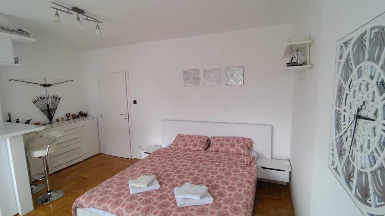 Poesia Apartment Novi Sad Esterno foto