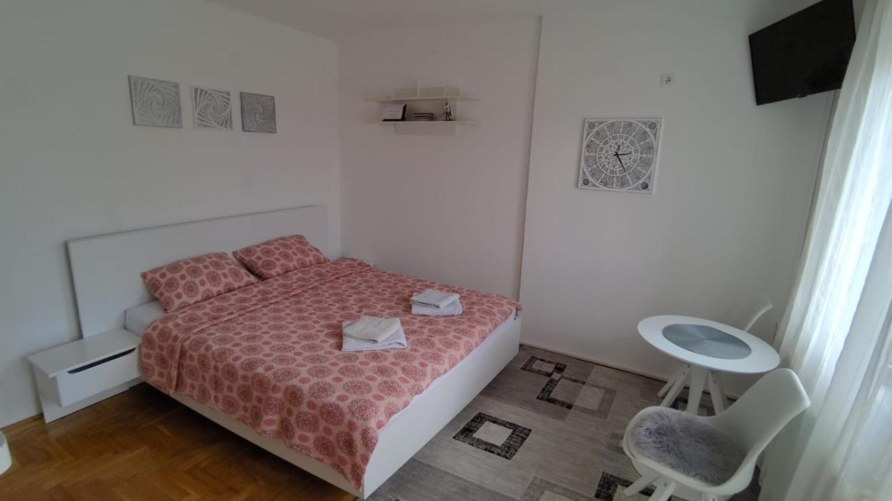 Poesia Apartment Novi Sad Esterno foto